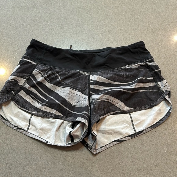 Lululemon marble shorts - Picture 1 of 3